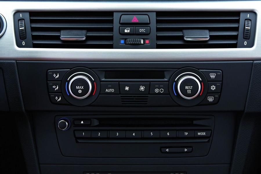  BMW 3-Series 2008 года  (фото 4 из 34)